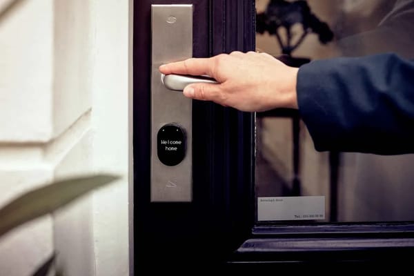 Serrure connectée : ce qu'elle change vraiment avant de partir en vacances