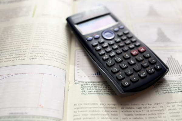 Calculatrice graphique pour la rentrée : laquelle choisir, et est-elle vraiment obligatoire ?